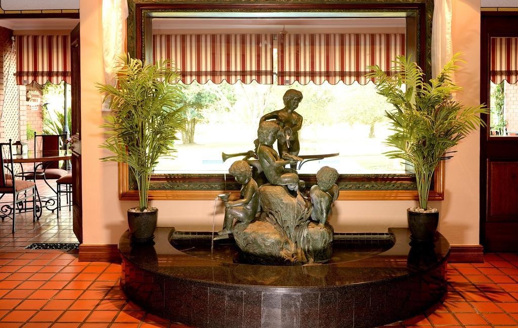 The Woodpecker Inn Претория Экстерьер фото
